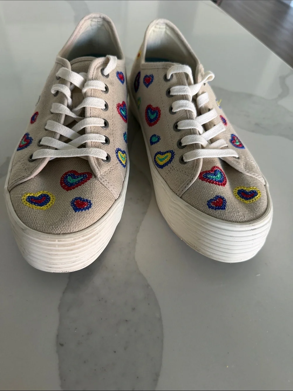 SeaVees Monterey Sneaker Platform Rainbow Heart Embroidered Slub Linen Wmn’s 9